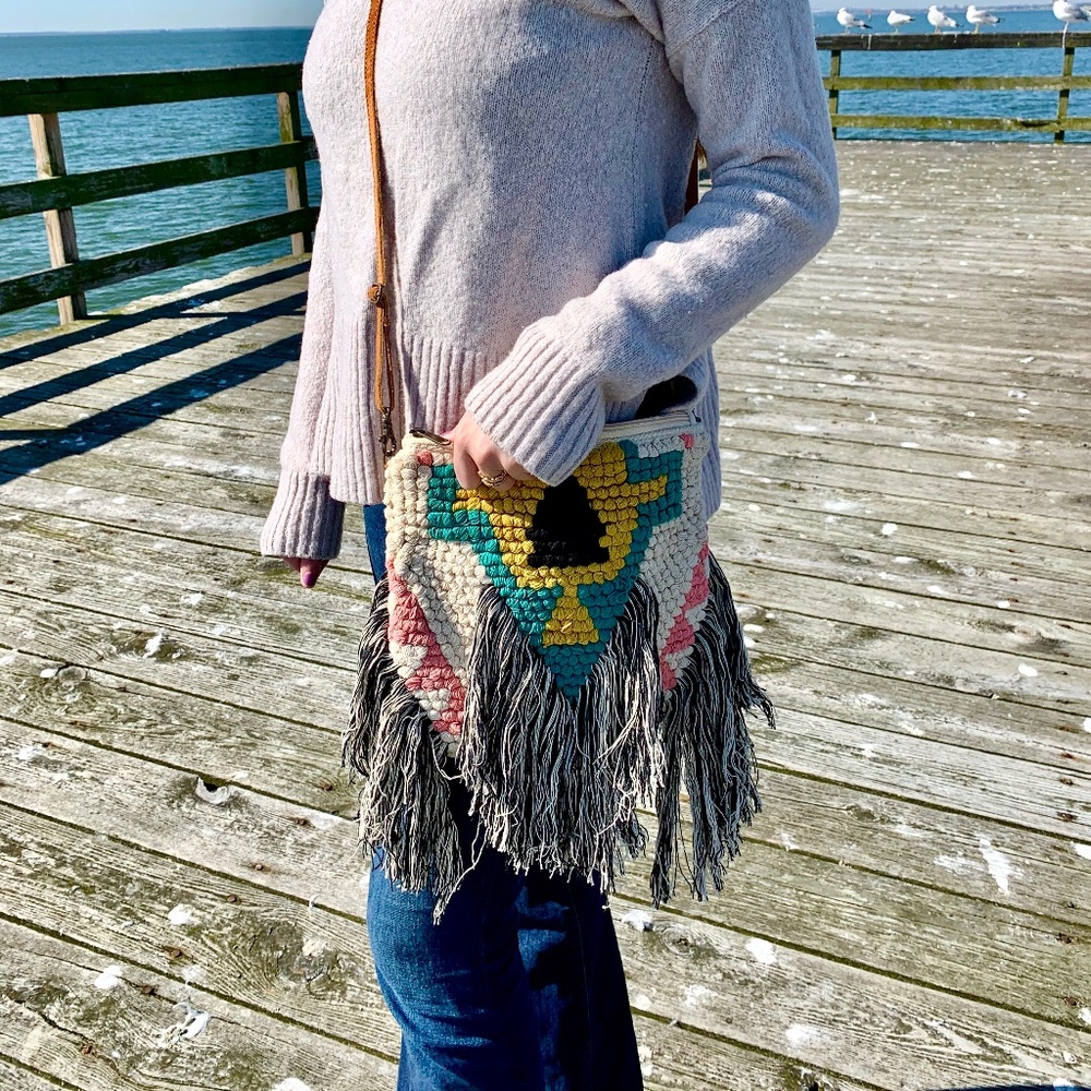 Last One! ~NWT Boho Tribal Fringe Crossbody Bag - Picture 2 of 4